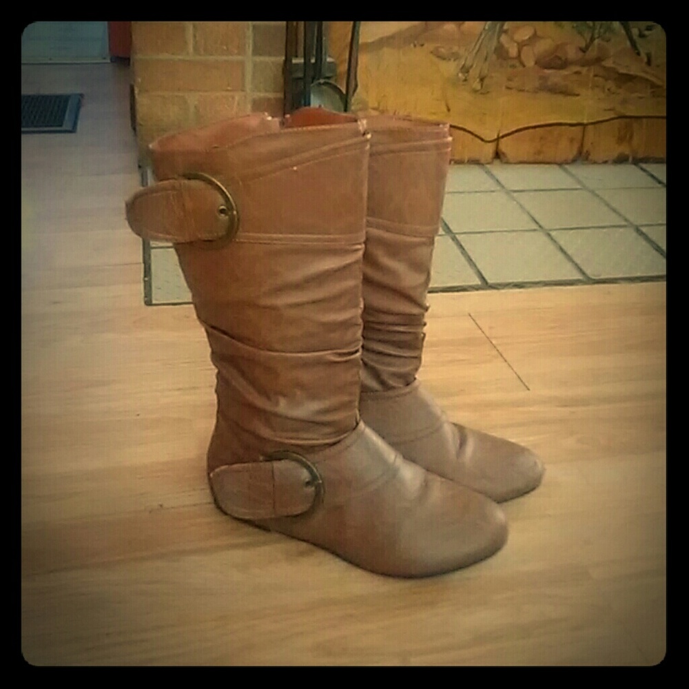 Pair of ladies brown mid calf boots
